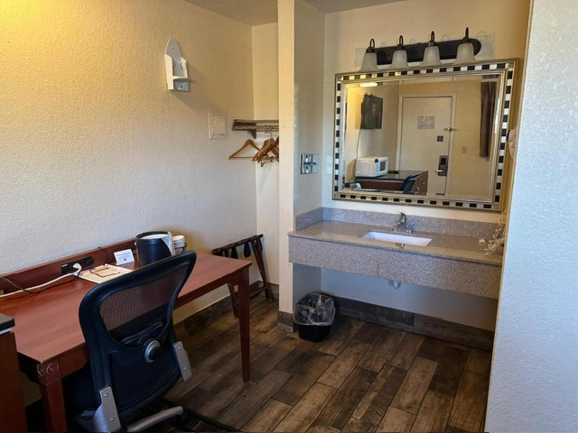 Stay Inn By Oyo Near I 80 Lincoln West מראה חיצוני תמונה