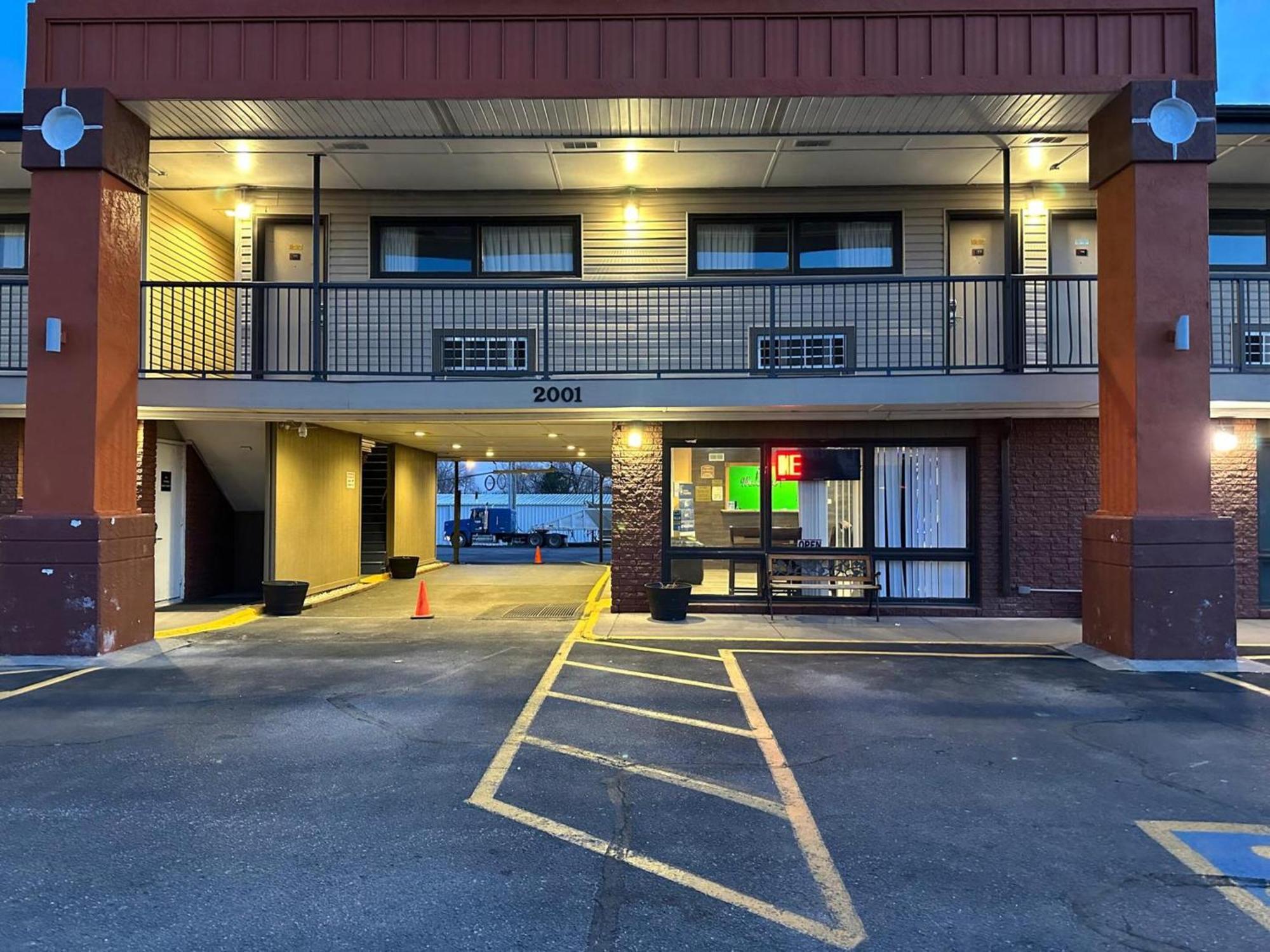 Stay Inn By Oyo Near I 80 Lincoln West מראה חיצוני תמונה